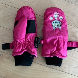 Cat snow mittens
